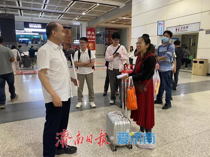 中秋高铁临客来，公交彻夜保出行