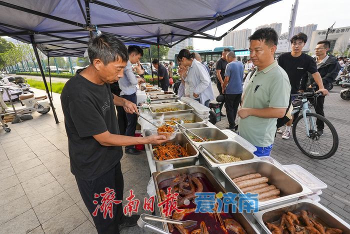 “从包间到街头”，济南酒店“外摆”新业态升腾城市“烟火气”