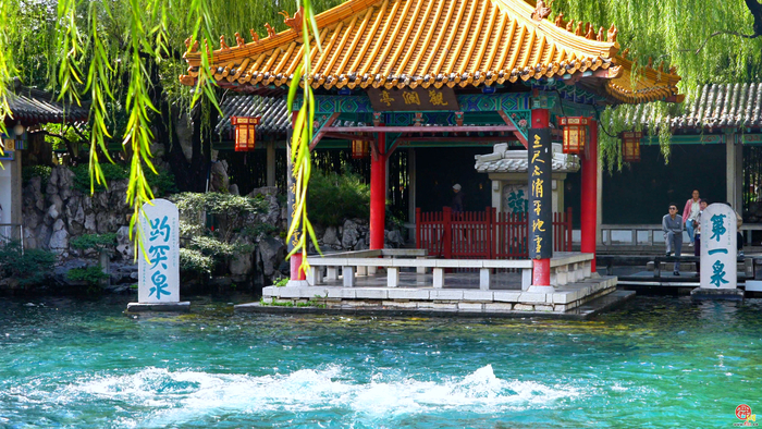 泉源上奋 水涌若轮 2025年10月15日 趵突泉地下水位攀升至30.32米 为1966年以来历史最高水位！