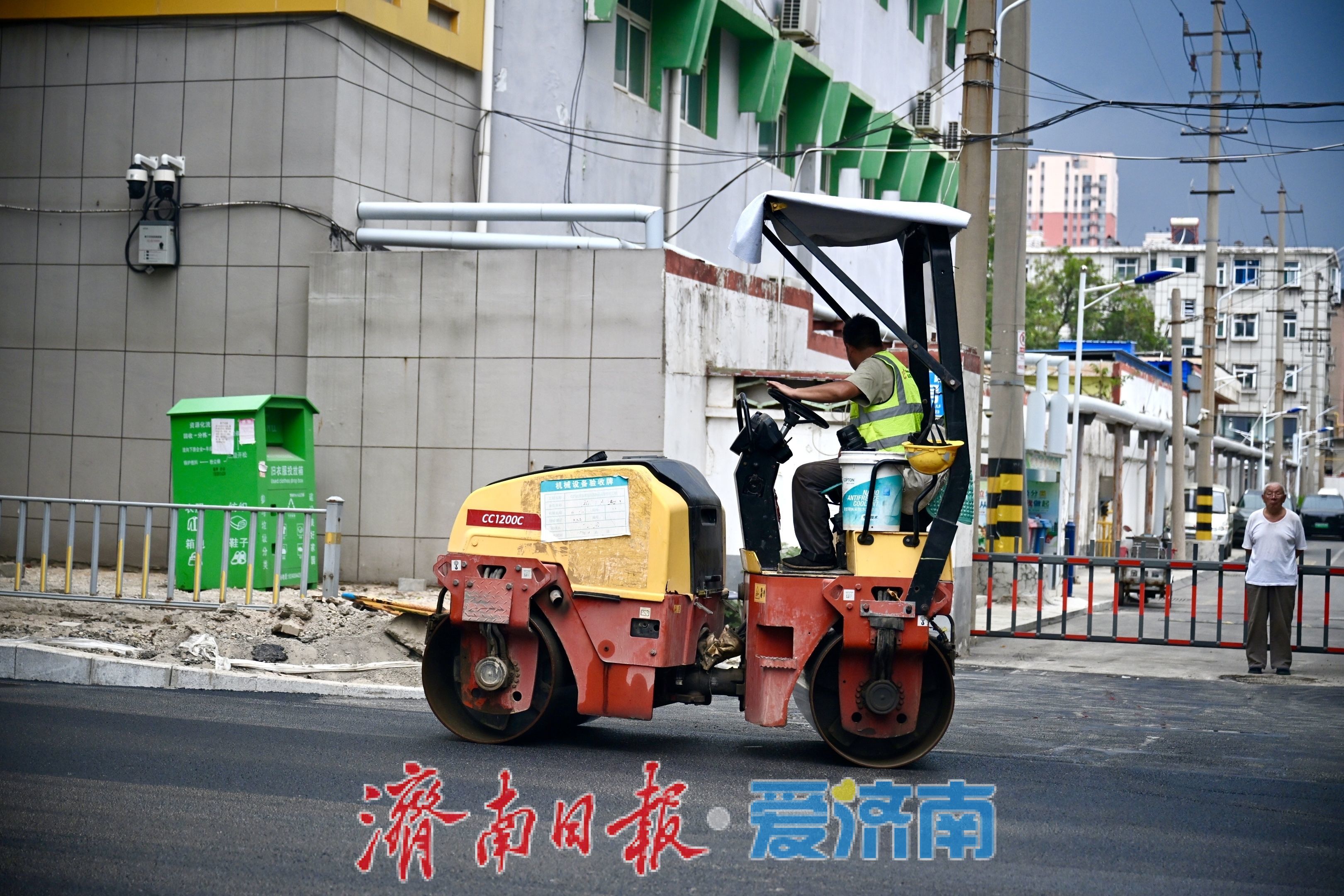 济南天桥区交校路实施道路沥青摊铺改造 片区道路品质全面升级