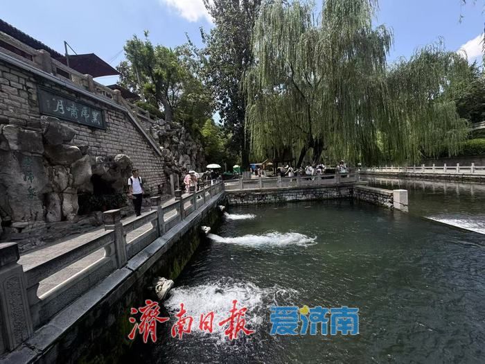 降雨补给水位攀升 黑虎泉三兽首喷涌气势十足