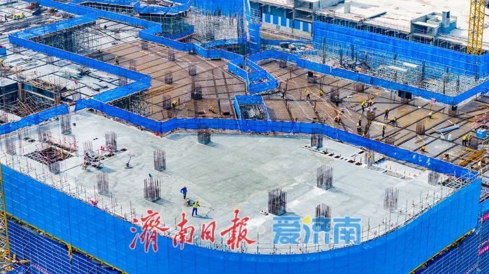槐荫万达广场建设全面提速 西客站片区商业新地标初具雏形