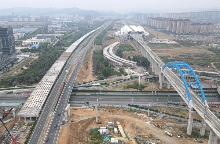 济南绕城高速小许家至港沟段改扩建部分成功上跨经十路