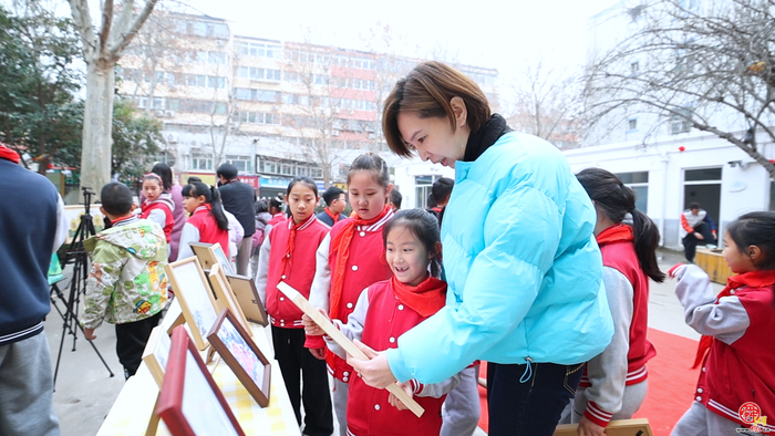 微光成炬 同心致远——济南市经八路小学2026年春季开学典暨棠华书院启动仪式