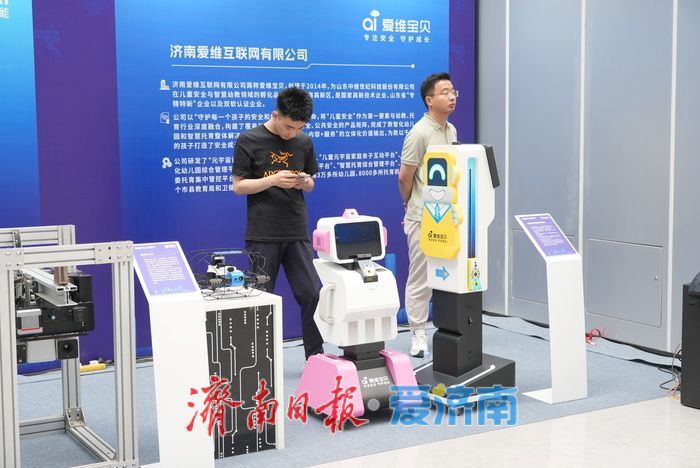 济南机器人展 “含科量” 十足，百种机器人惊艳全场