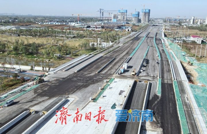 济南黄河大道二期鹊华东路半定向地下匝道主体展现新貌