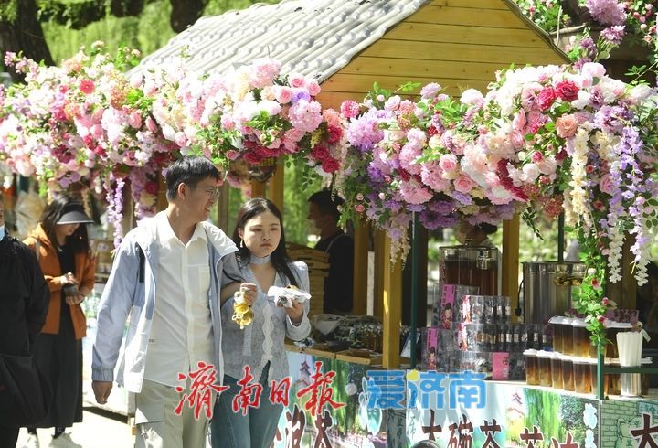 黑虎泉边花与茶，护城河畔换新装