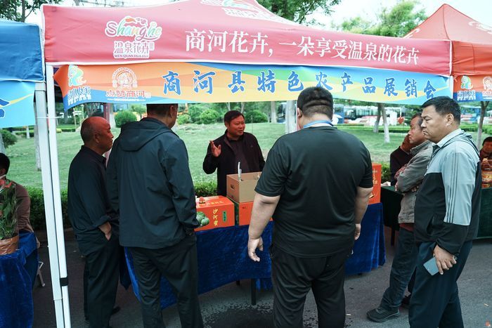 “泉水人家”“点赞商河”组团亮相小麦高产竞赛 展区里济南好物“圈粉”忙