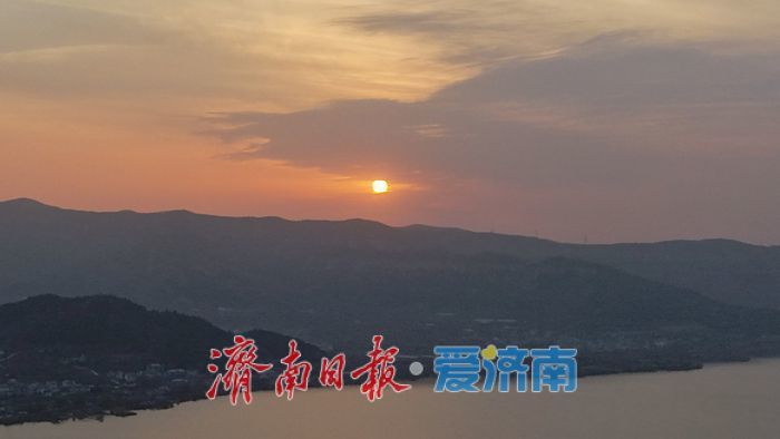 一年四季 泉在济南丨静影流金，卧虎山水库定格冬日暮色