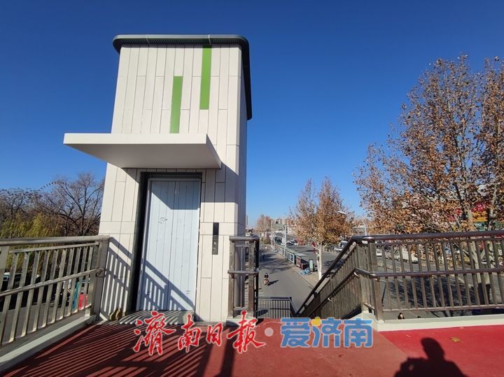 济南济泺路过街天桥进入收尾阶段 即将全面投用