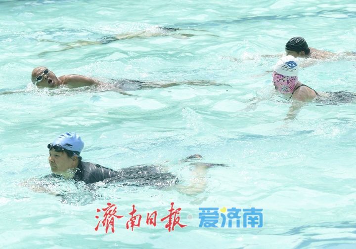 一年四季 泉在济南 