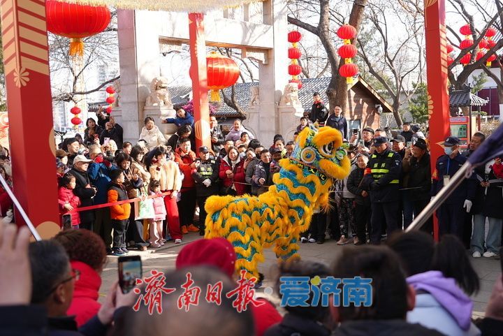 “泉”在济南过大年｜登高祈福 骏马迎春 济南千佛山新春游园会人气爆棚