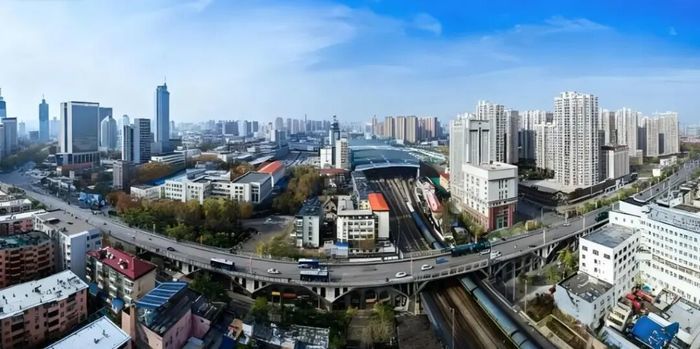 一桥跨南北，旧貌焕新颜 天桥维修改造细节大揭秘