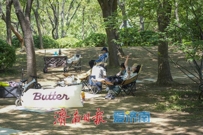 一年四季 泉在济南丨泉城公园迎露营热潮，市民乐享城市“慢时光”