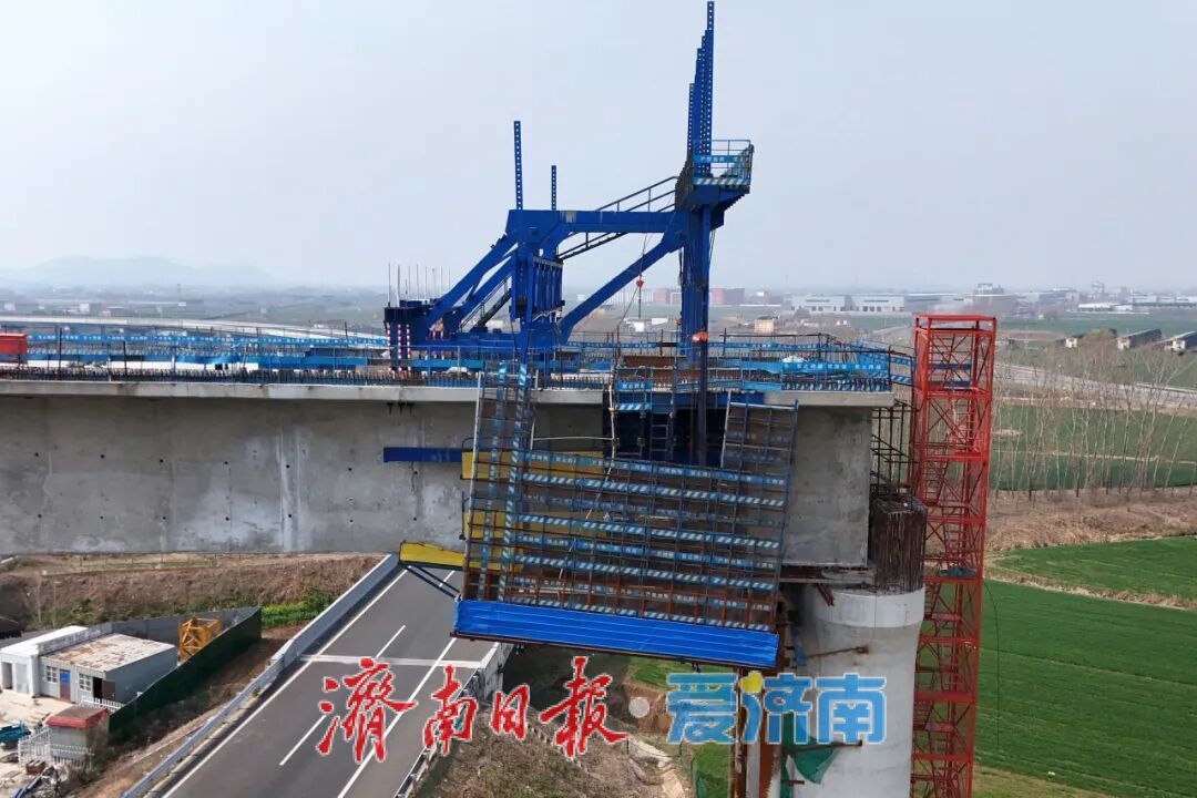项目强省会｜提前10天！中铁十局济枣铁路九标跨岚曹高速连续梁顺利合龙