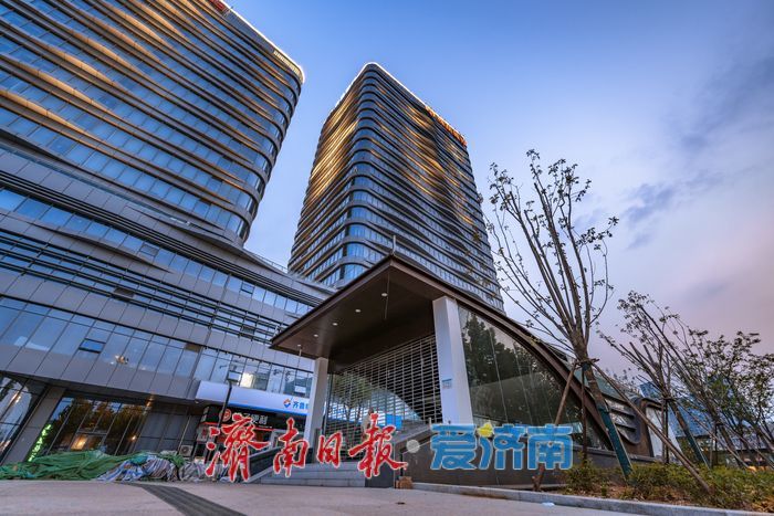 项目强省会｜济南地铁4号线腊山站出入口围挡拆除