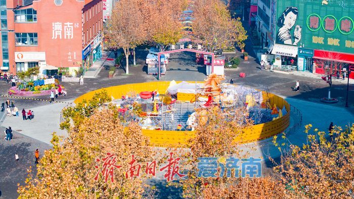 一年四季 泉在济南｜印象济南布置马年花灯 中心喷泉骏马形象初具规模