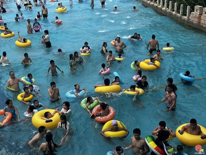 德百温泉“复合型亲水避暑产品”出圈！39.9元畅享水上乐园夏季清凉