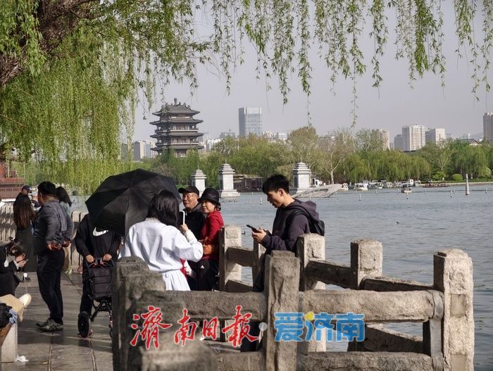 一年四季 泉在济南丨湖畔沐春风，游人醉春光