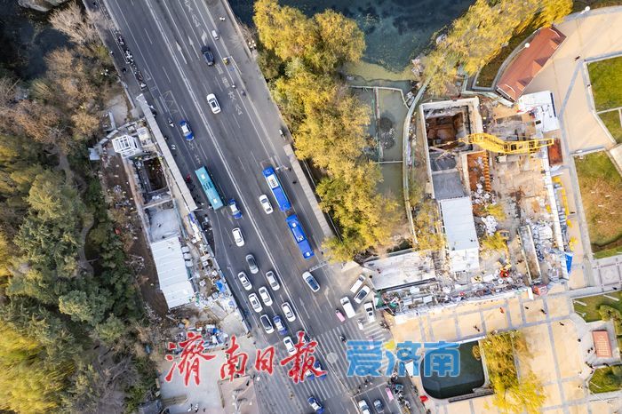 泉城广场过街地下通道地面亭雏形初现