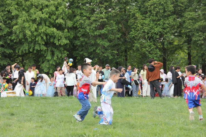“音符”与“花海”相遇！济南鲜花港音乐露营季解锁夏日超燃体验