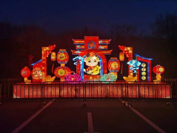 “泉”在济南过大年｜6666盏花灯“点亮”新春，夜晚的千佛山也精彩！