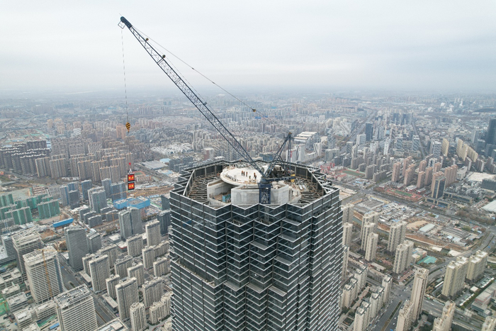 “山”势已成，绿地山东428米超高层全面封顶，刷新齐鲁天际线