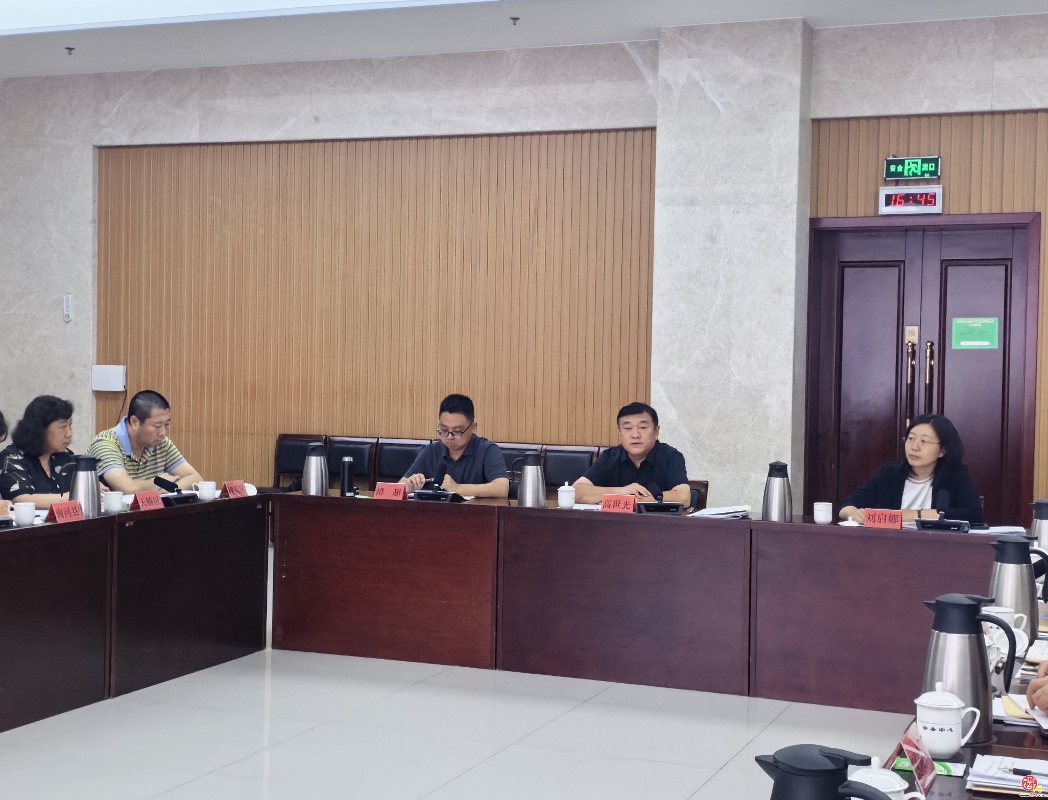 全市基层政务服务转型提升专题部署会暨“一专多能”工作现场交流会召开