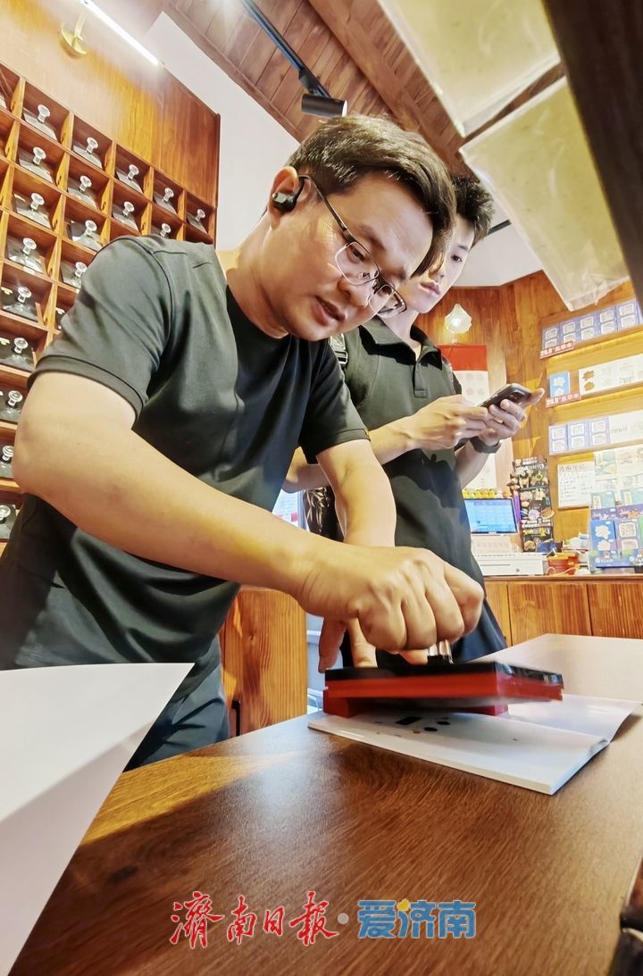 方寸印章镌刻泉城文脉，文创小店成文旅新地标