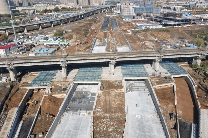 项目强省会｜奥体西路北延下穿铁路桥道路显现雏形