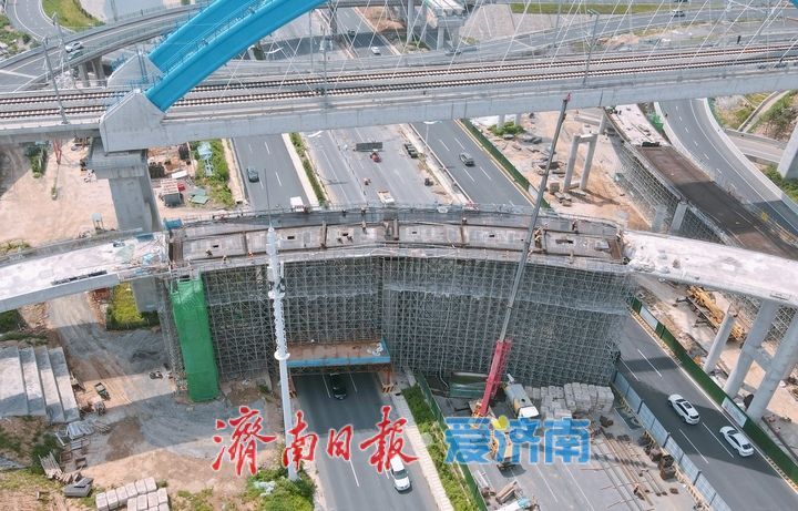 济莱高铁历城站新建匝道即将合龙