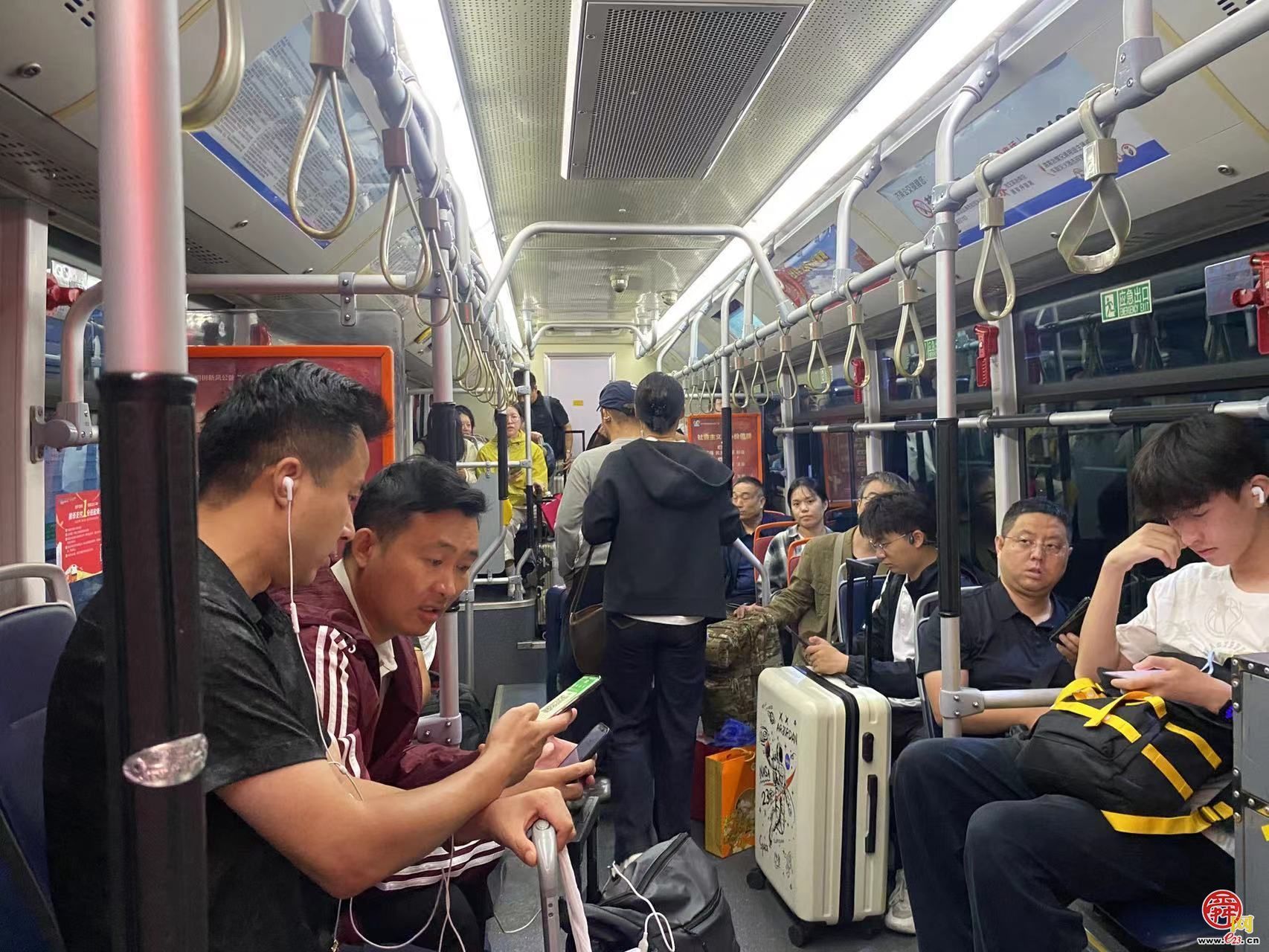 高铁不到站 公交不收车｜济南公交全力保障中秋假期凌晨抵济旅客出行