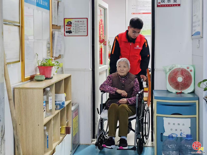 青春暖夕阳 热力护安康 济南热力集团开展“金晖助老”志愿服务活动