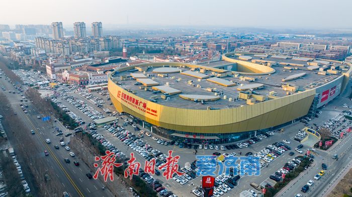 百联奥特莱斯二期开业迎春潮，济南市民“一站式”购年衣