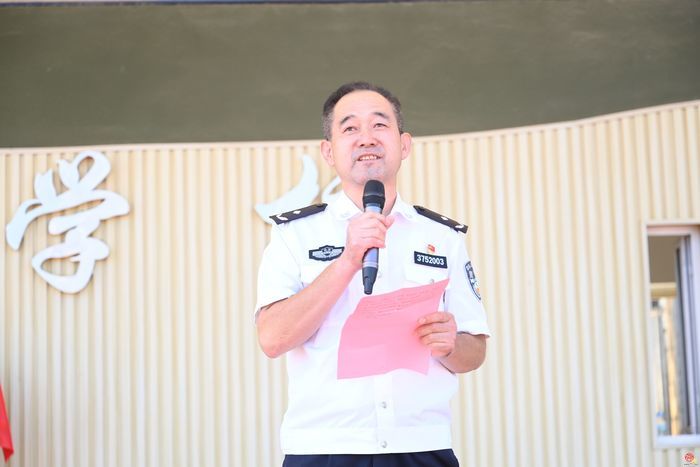 致敬荣耀之光  筑牢法治之基-----济南市市中区锦华学校开学典礼