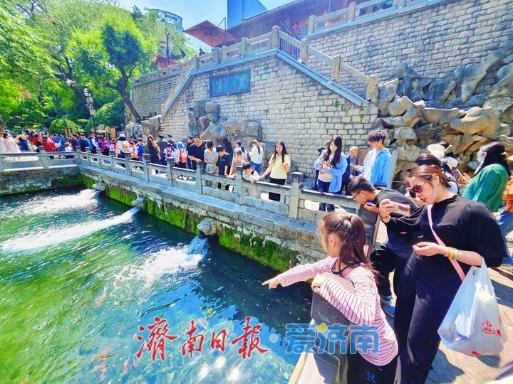 泉韵涌动人气旺 泉水游持续火爆领跑文旅市场