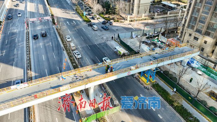 济南青岛路过街天桥主体完工，济南西部新城“空中通廊”雏形已现