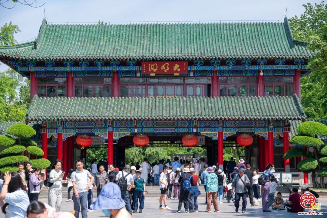 泉力集结·悦享五一｜天下第一泉风景区假期首日人气爆棚