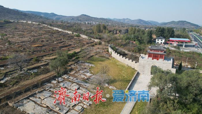 锦阳关齐长城遗址：秋日古垣映彩叶 千年雄关展新颜