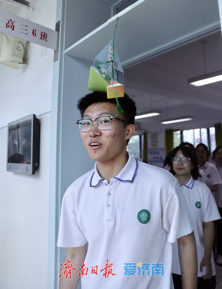 高三最后一课 合影定格青春，誓言决胜高考
