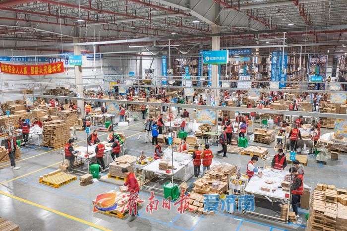 “新业态中的权与责”系列观察③“三方对话”探访主播岗位“行规”：“新打工人”的“逆袭困局”