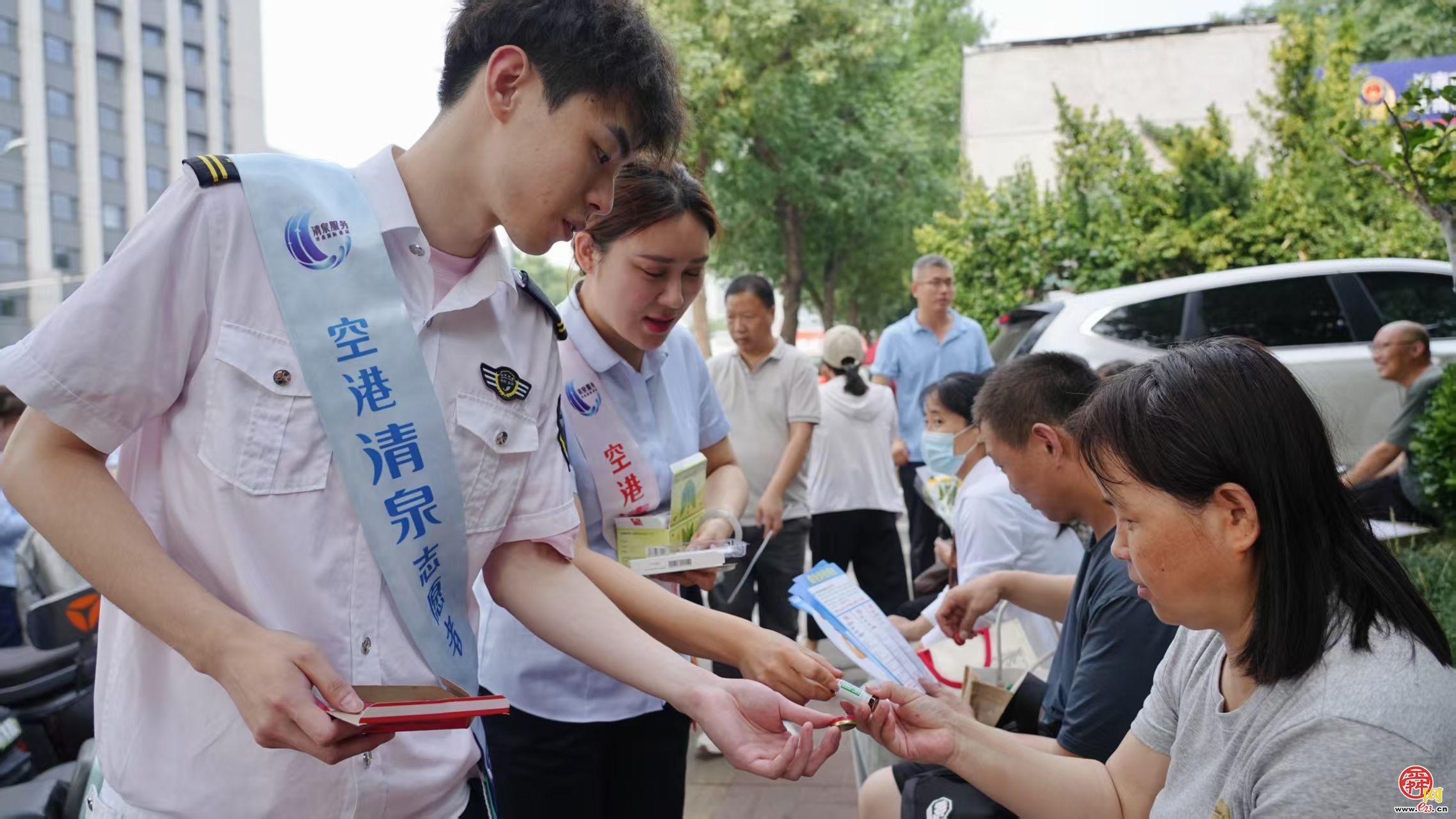 济南机场“清泉服务”助力学子圆梦