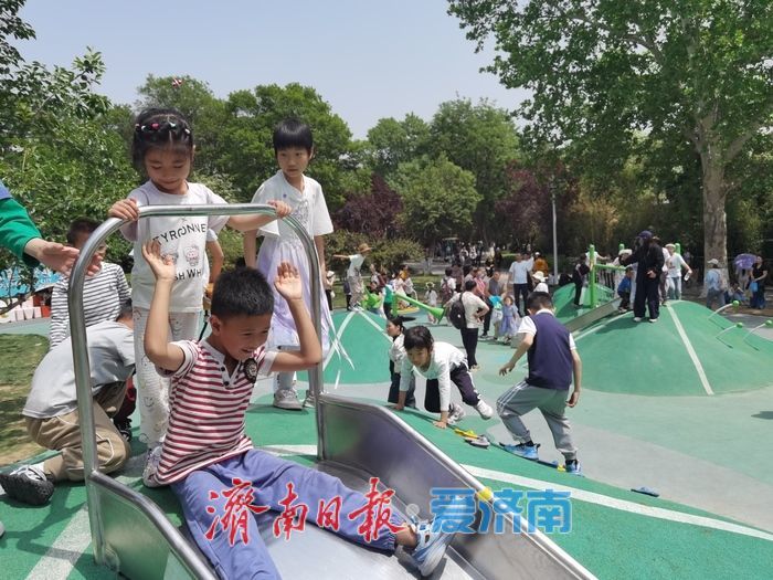 一年四季 泉在济南｜假期亲子游受青睐 儿童友好乐园变身欢乐海洋
