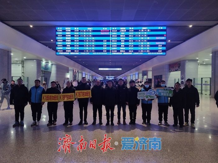 暴雪夜高铁晚点 济南公交延时服务暖人心