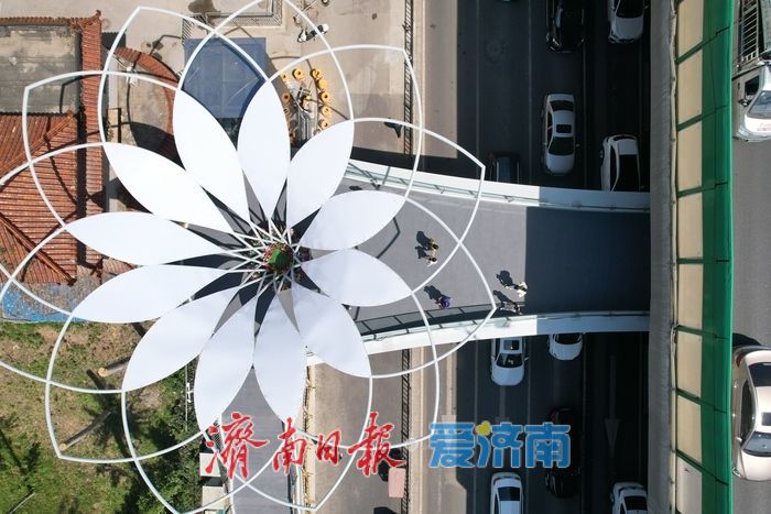 “五一” 游园更安心，济南百花公园过街天桥便民畅行