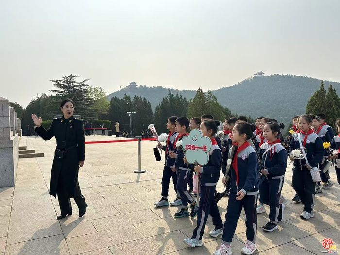 济南市经十一路小学走进济南革命烈士陵园