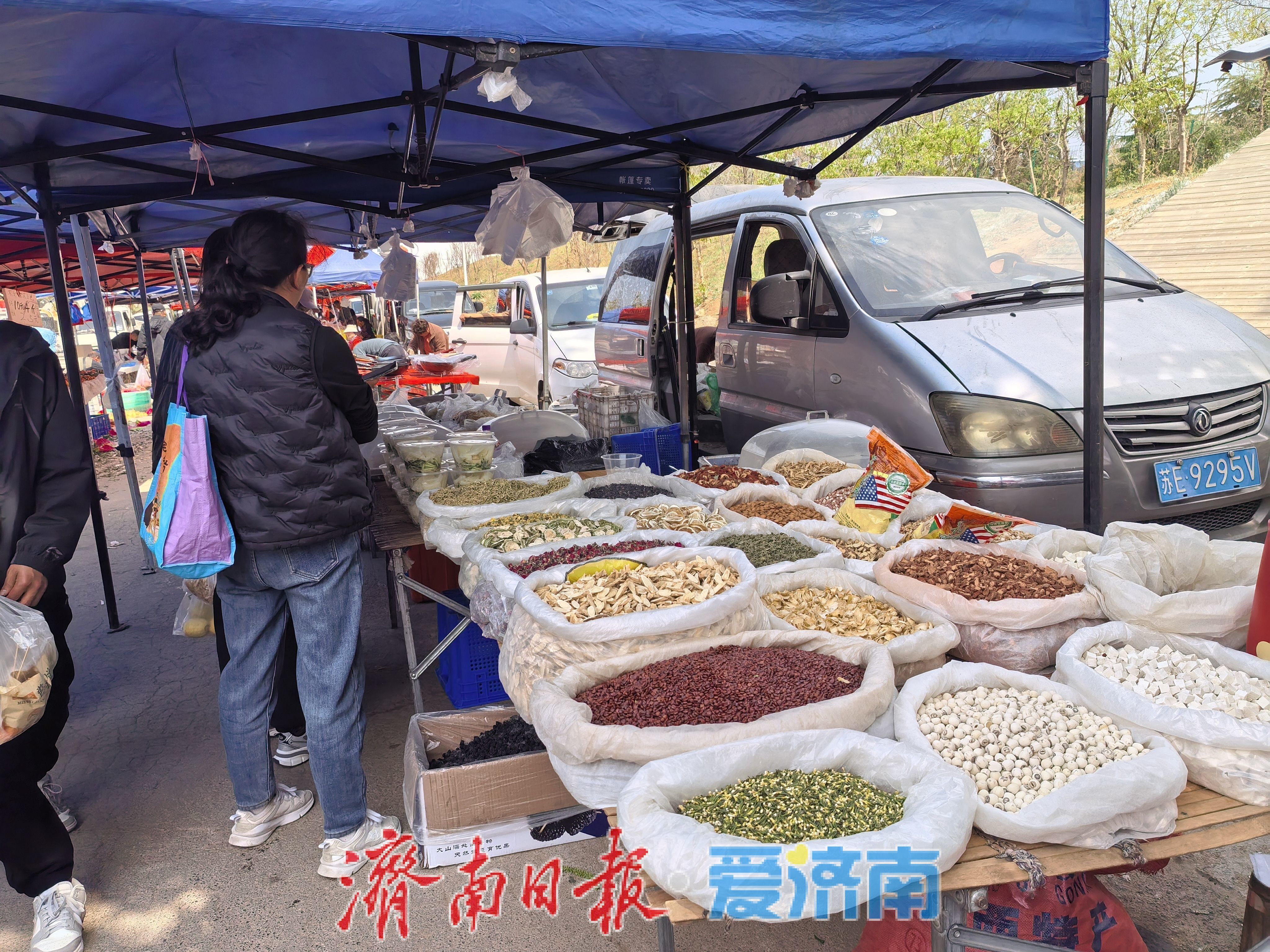 唐冶片区再添便民市集