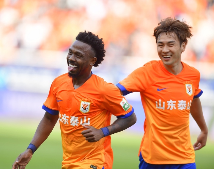山东泰山4：1战胜沧州雄狮 中止连败获得喘息时机