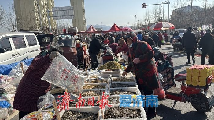 章丘绣惠大集人气火爆 烟火气里年味浓