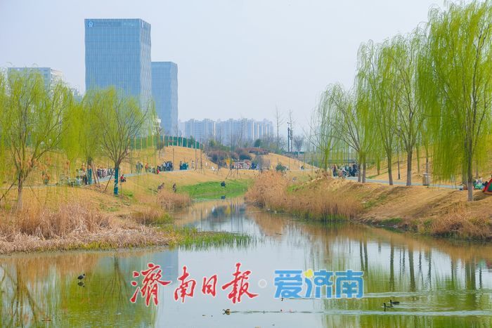 春日寻芳正当时 龙脊河公园成市民春日打卡新宠